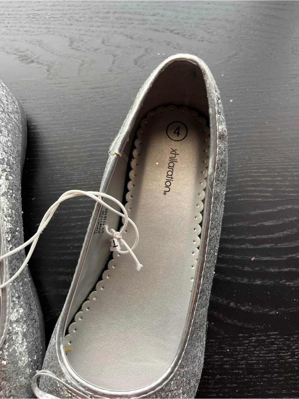 Xhilaration Silver Glitter Girls Ballet Flat Shoes Size 4 New Hummingbird